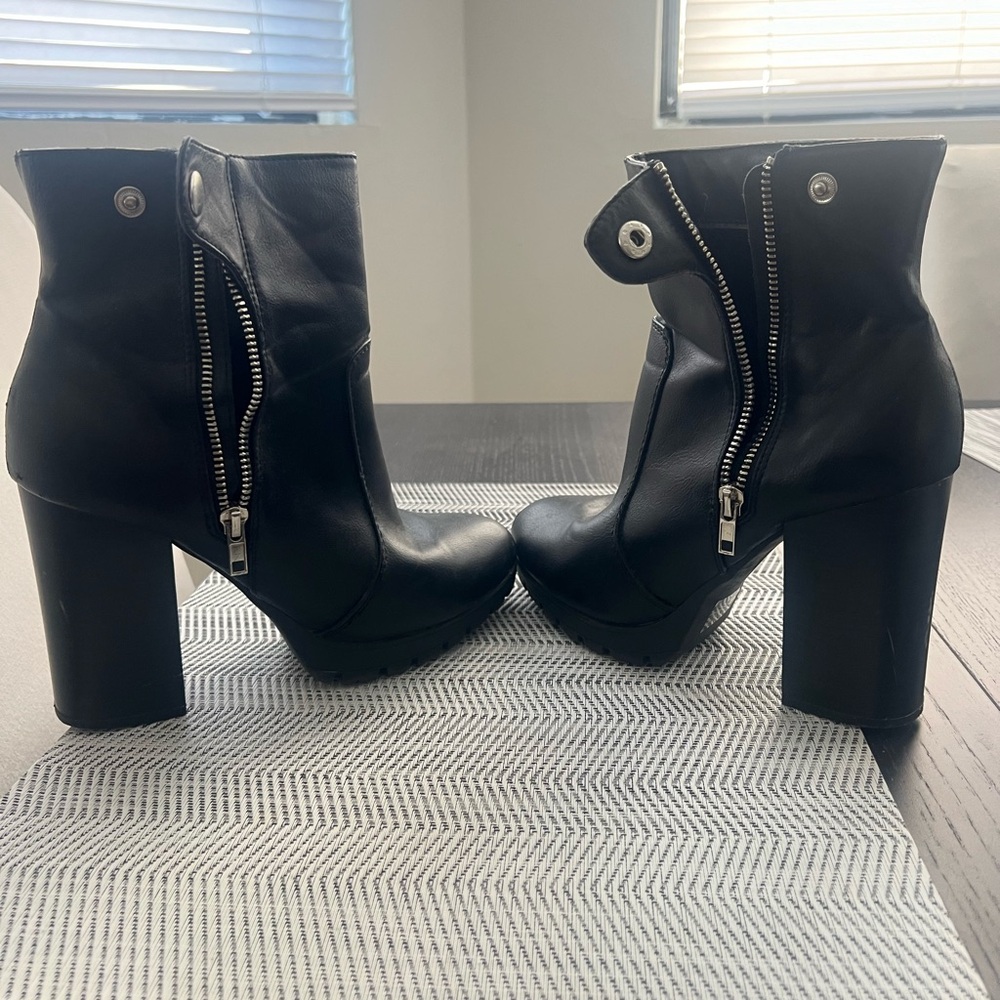 Wild Diva Black Ankle Boots with Zipper Detail